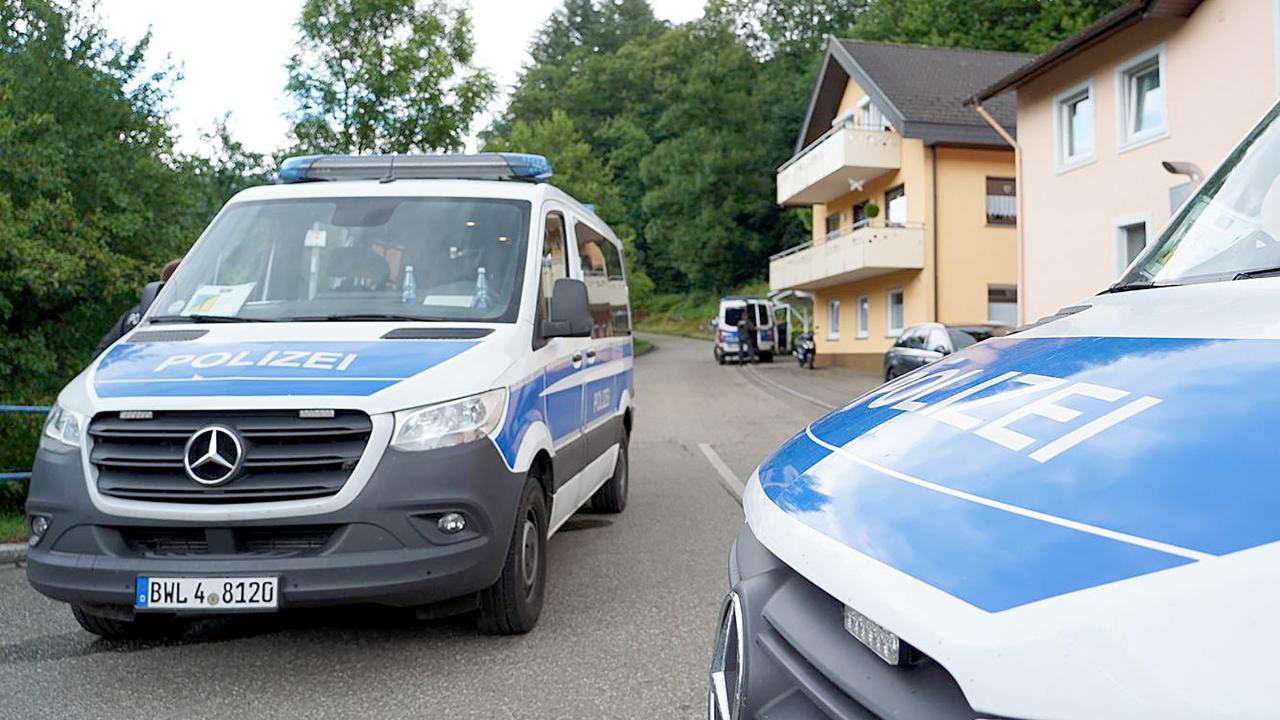 Die Polizei hat den Einsatzort abgeriegelt