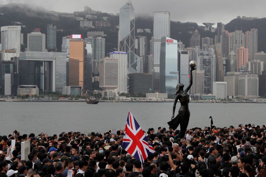 Tausende fliehen aus Hongkong nach Großbritannien, um das Vorgehen Chinas zu befürchten