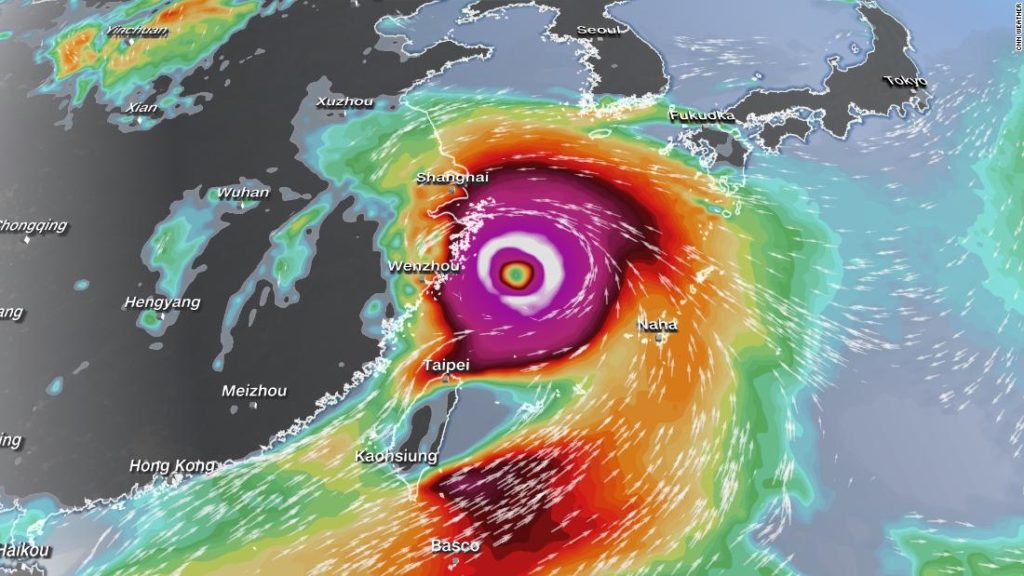 Taifun In-fa trifft Inseln im Süden Japans, als eine weitere tropische Bedrohung droht